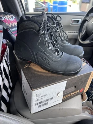 Rossignol Cross Country Women’s Ski Boots. Size EU 40. Barely Used.with Box - Image 1 of 4