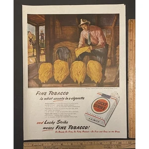 Anuncio impreso vintage Lucky Strike Cigarettes Man Grading Tobacco Barn años 40 efímero - Imagen 1 de 1