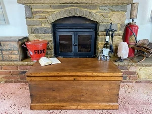 Old Antique Pine Chest, Vintage Wooden Storage Trunk, Blanket Box, Coffee Table. - Picture 1 of 9