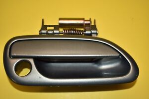 00 01 02 03 04 Subaru Legacy Outback Door Handle Outer Passenger Right Front OEM