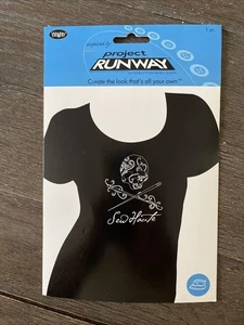Project Runway "Sew Haute" Bügelbild Aufkleber Neu im Paket Totenkopf & Nadeln - Bild 1 von 11