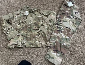 Neu mit Etikett US Army Multicam Camouflage Combat Set Jacken & Hosen Größe Small - kurz - Bild 1 von 3