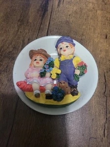 Vintage 3D Collectable Porcelain Dish With Boy And Girl In Dish Trinket - Picture 1 of 7