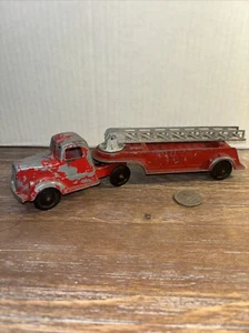 Tootsietoy USA Mack L Line camion semi remorque pompier avec echelle 1/43 - Picture 1 of 9