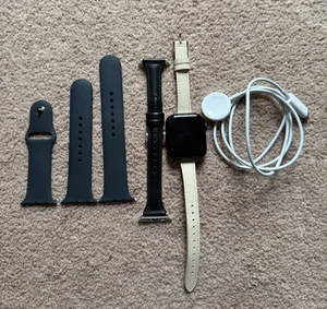apple watch série 7 45mm gps uniquement - Photo 1 sur 2