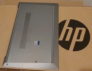 GENUINA HP Zbook Firefly 14 G8 Funda Base Inferior Plateada - M36441-001 - Imagen 1 de 3