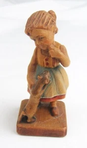 Vintage geschnitztes kleines Mädchen aus Holz füttert spielt mit Katze Skulptur Figur - Bild 1 von 8