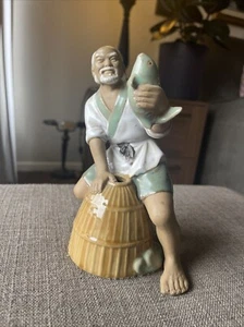 VINTAGE CHINESE SHIWAN CERAMIC MUDMAN FIGURINE FISHERMAN BASKET HOLDING FISH  7" - Picture 1 of 9