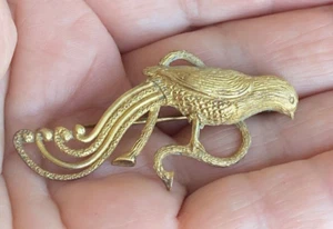 VINTAGE ITALIAN VATICAN MUSEUM EDITION GOLD TONE MARKED 800 PARROT PIN - Picture 1 of 7