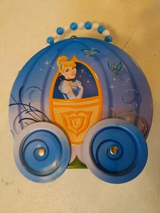Porta Pranzo Disney Principessa Cenerentola in Latta in Acciaio con Ruote Lavorabili - Foto 1 di 8