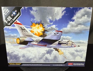 Akademie Maßstab 1:72 Modell Nr. 12434 F-8E VF-111 SUNDOWNERS "Limited Availability" - Bild 1 von 20
