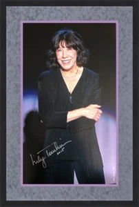 Lily Tomlin Signed Autographed Custom Framed  PASS JSA & PSA FREE SHIPPING - Picture 1 of 3