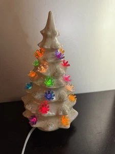 Vintage weißer Keramik Weihnachtsbaum Blume beleuchtet, mehrfarbig 9"H - Bild 1 von 10
