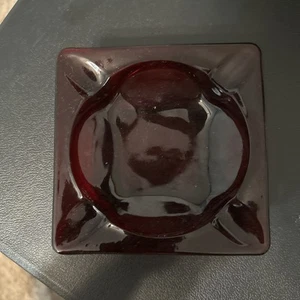 Vintage Anchor Hocking Deep Ruby Red Glass Ashtray 4.5" Mid Century Retro Chic - Picture 1 of 2