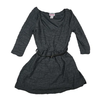 Vestido gris manga corta con cinturón talla pequeña Three Pink Hearts para mujer Foto 1 de 4