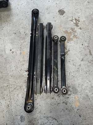 2015-2020 CHEVROLET TAHOE L+R REAR CONTROL ARMS SET OF 5 OEM Foto 1 de 4