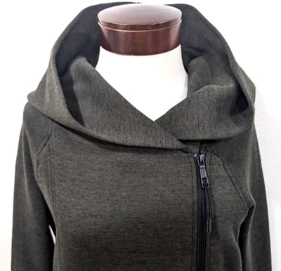 Chaqueta con capucha verde Nike M Tech para mujer 684928-325 cremallera asimétrica $180 usada en excelente estado* Foto 1 de 4