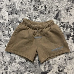 Fear Of God Essentials Kids Tan Logo Shorts Size Small 6/7 Cozy Streetwear - Picture 1 of 5