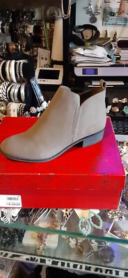 Botines American Rag Cadee Talla 7.5M GRIS DESGASTADO Foto 1 de 4