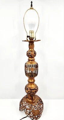 Candelabro de latón floral dorado dorado convertido en lámpara de Japón principios de 1900 Foto 1 de 4