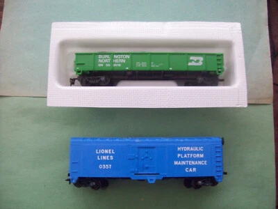 VINTAGE MODEL POWER-BURLINGTON-GONDOLA W COAL/ LIONEL HYDRAULIC MAINTENANCE CARS - Image 1 of 3