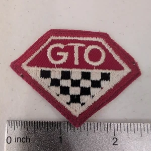 Parche GTO vintage rojo y blanco a cuadros emblema de carreras automotrices - Imagen 1 de 1