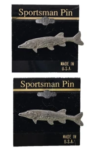 Due (2) spille sportive per pescatori, peltro, made in USA, vintage - Foto 1 di 5