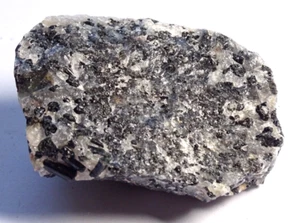 NATÜRLICHER TURMALIN im QUARZSTÜCK - 4,7 x 3,7 x 2,7 cm 70 g #12 - Bild 1 von 5