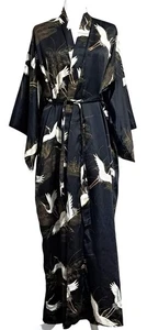Bata Kimono Japonesa Vintage Años 70 Negro Satinado Grúas Nubes Hecha en Japón Tag Rea - Imagen 1 de 11