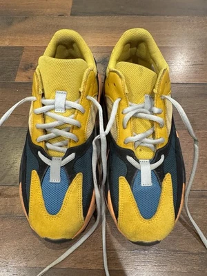 Tamanho 8.5 - Adidas Yeezy Boost 700 Sun - Imagem 1 de 4