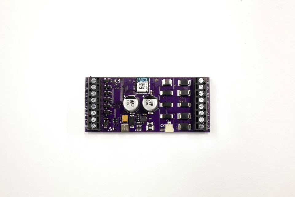 SoundTraxx 885617 O BLU-4408 BLUNAMI EMD Diesel 8-Function Universal Decoder - Image 1 of 1