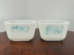 2 Pyrex 501 Amish Butterprint Turquoise Rooster Refrigerator Dish No Lid DAMAGE - Picture 1 of 6