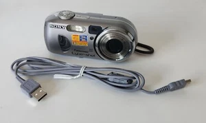 Sony Cybershot DSC-P93 Digital Camera 5.1MP With USB Cable - Spares/Repair - Picture 1 of 5