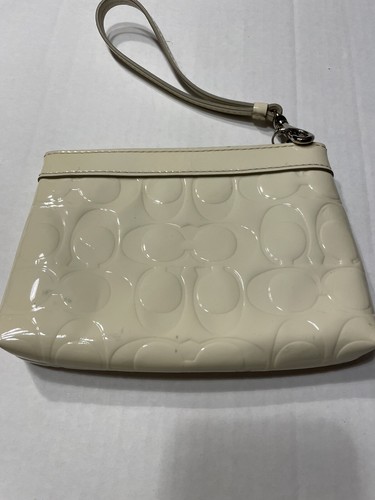 Coach F43639 Crema da polso in pelle verniciata in rilievo ***Vedi foto per marchi***