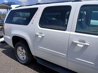 二手右后门组件后侧适合:2010 雪佛兰 Suburban 1500 后 — 第 1/4 张图片