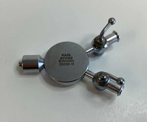 Adaptateur aspiration-irrigation Karl Storz Numéro de modèle : 28035 H Deux robinets - Photo 1/2