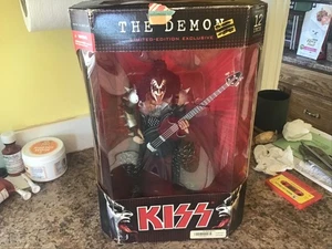 KISS THE DEMON GENE SIMMONS Special Edition 12" Actionfigur McFar Lane Toys - Bild 1 von 3