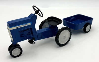 ERTL - Ford TW-20 Pedal Tractor with Trailer - 1:8 Scale - Image 1 of 4