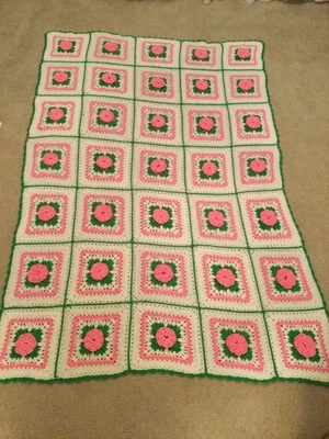 Vintage Abuela Cuadrado Crochet 3D Rosa Afgana/Manta Rosas Hecha a Mano 56x82 Foto 1 de 4