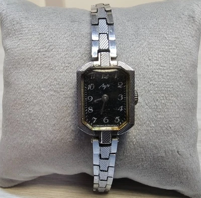 Soviet Vintage Women's Watch Luch Ladies Watch Luch with Bracelet USSR - Image 1 of 4