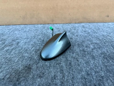 INFINITI Q50 Q60 2014-2021 OEM AM FM RÁDIO ESTÉREO TETO TUBARÃO ANTENA (CINZA) - Imagem 1 de 4