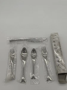New in Box YAMAZAKI Japan Gone Fishin' 5 pc Placesetting Gone Fishing Stainless - Picture 1 of 5