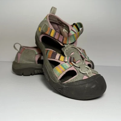 Sandálias impermeáveis esportivas infantis Keen tamanho 13 excelente estado usado lavável - Imagem 1 de 4