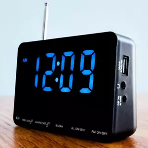 FM Radio Alarm Clock,12/24 Hour Alarm Clock with Radio & Snooze Function (Bla... - Picture 1 of 9