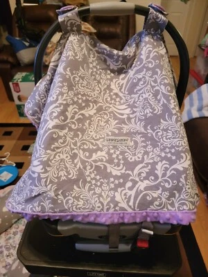 Cubierta de dosel de asiento de coche | Estampado cachemir gris y blanco con tela Minky lavanda  Foto 1 de 4