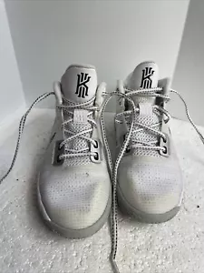 Nike Kyrie Irving gioventù taglia 4,5 gioventù bianca scuola viaggi sportivi vacanze - Foto 1 di 24