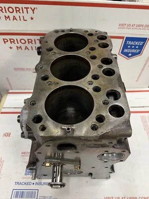 JOHN DEERE F935 YANMAR 3TNA72UJ Diesel 3 CYL Engine Block AM876419 - Image 1 of 4