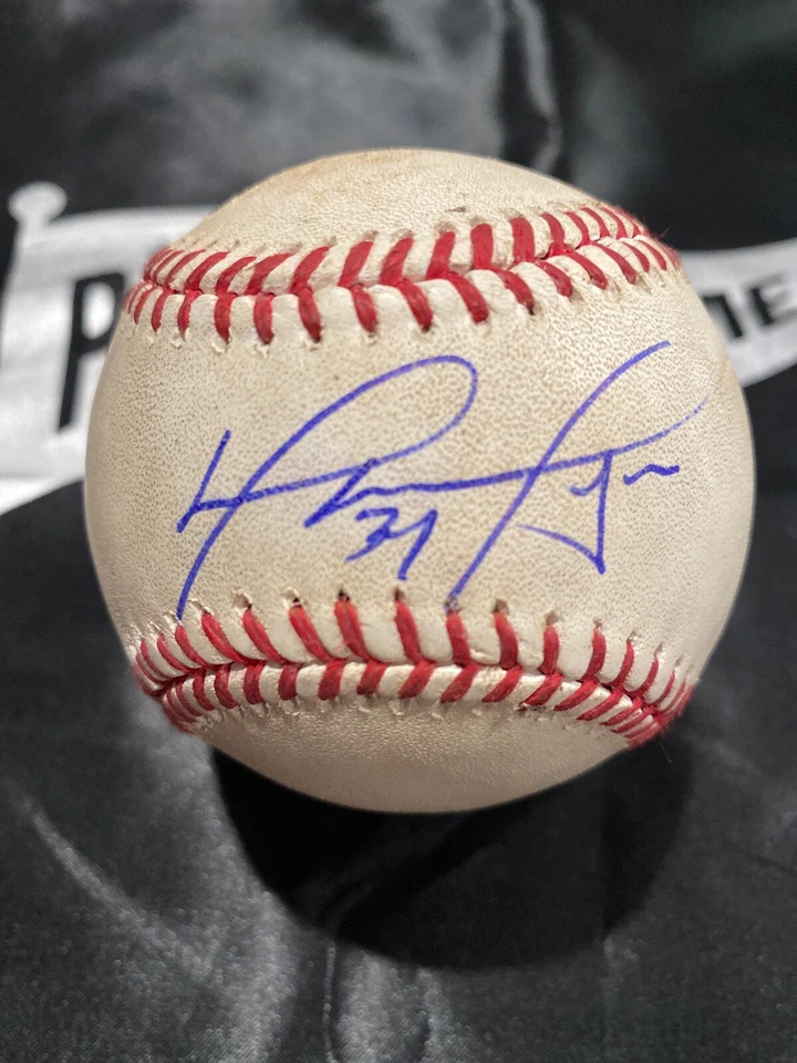 David Ortiz MLB Game Used Single Autographed Ball 8/18/16 Career Hit #2427  - Image 1 of 4