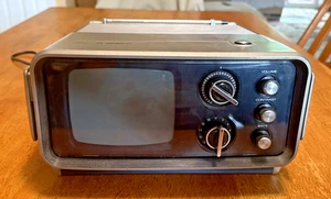 Vtg Sears Go Anywhere Solid State 564 TV Television Travel Portable UHF VHF Retr - Picture 1 of 5
