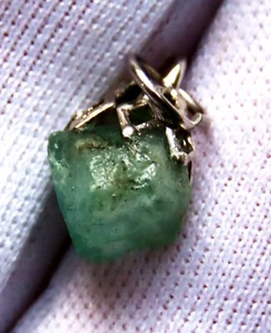 Esmeralda colombiana natural cruda en su matriz, colgante de piedras preciosas - Imagen 1 de 5